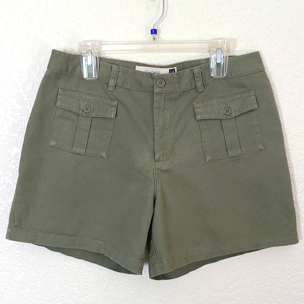 GAP Like New Green Khaki Shorts, 16